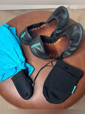 Tieks Black Leather Ballet Flats w/ storage pouch + tote